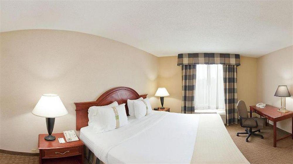 Hotel Little Rock-airport-conference Center By Ihg 3*